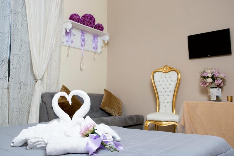 Deluxe Triple Room image 2