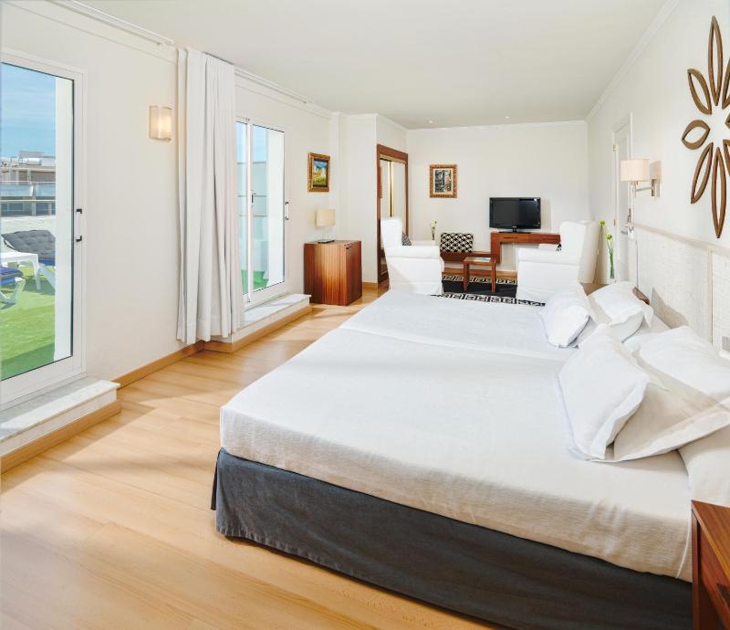 Superior Double Room (2 Adults) image 2