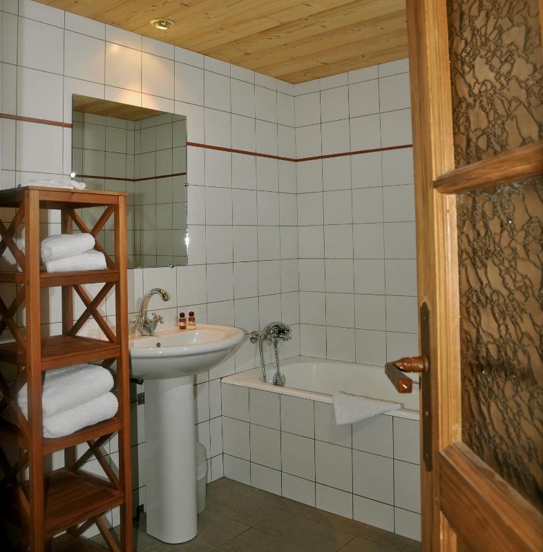 Superior Twin Room image 2