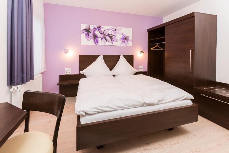 Double Room image 2