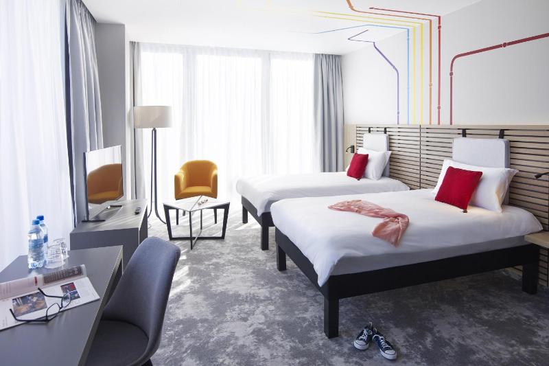 Standard Twin Room image 2