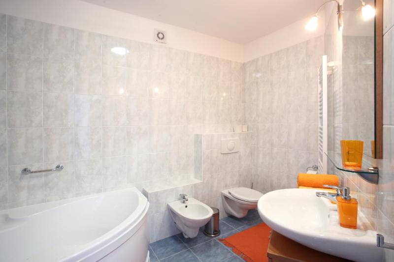 Apartment image 4