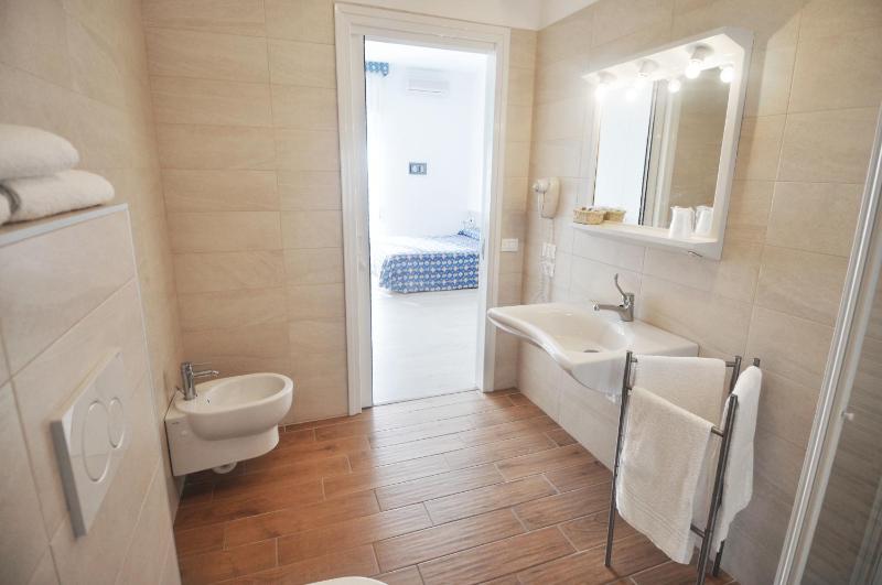 Triple Room image 3