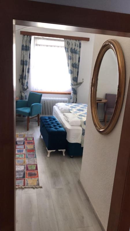 Double Room image 4