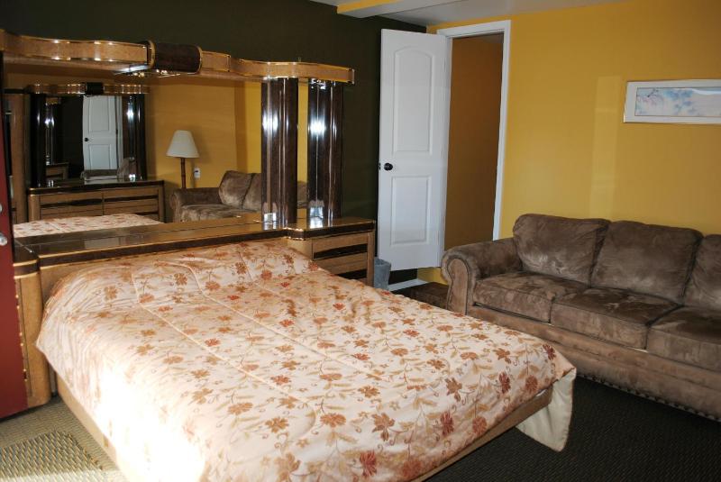 Atlantic Economy Inn - image 23