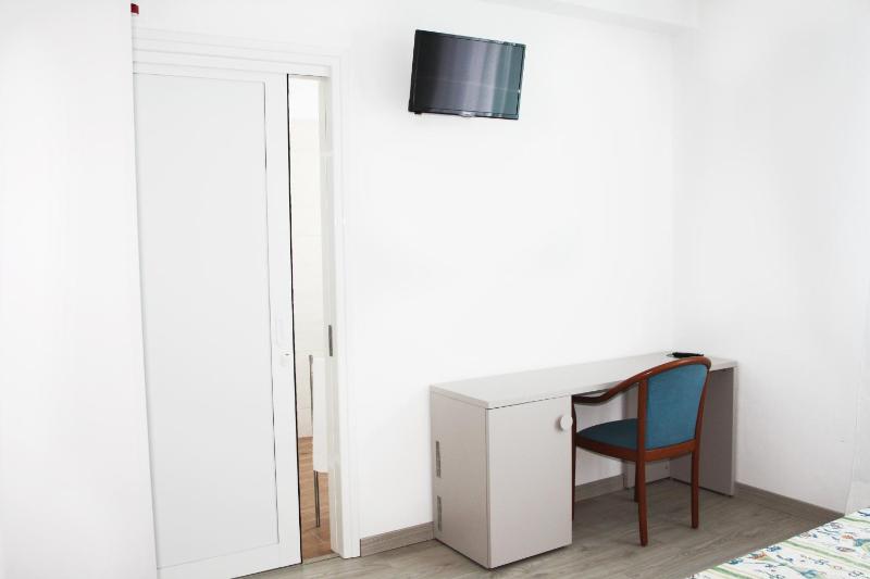Standard Double Room image 2