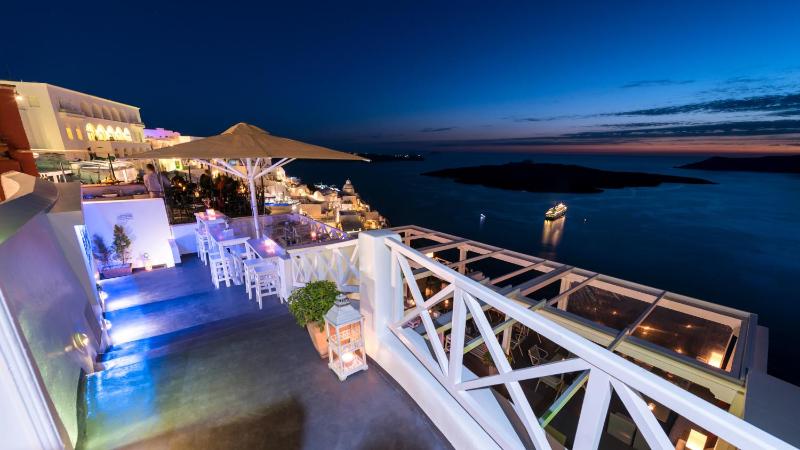 Executive Suite with Private Heated Mini-Pool and Caldera View image 4