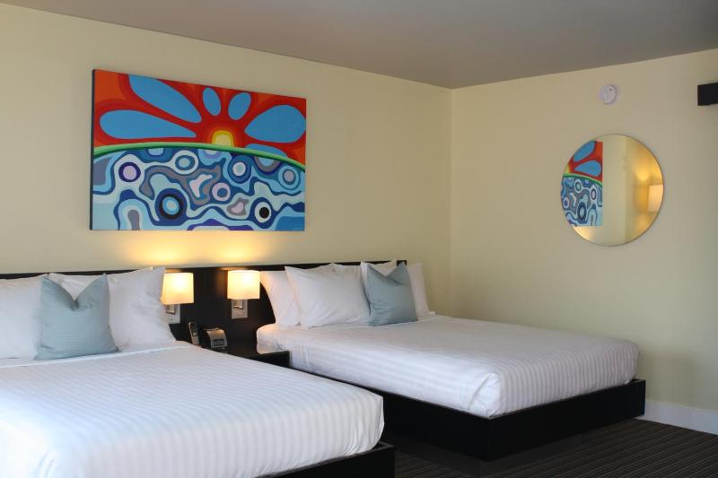 Deluxe Double Room with Two Double Beds image 2