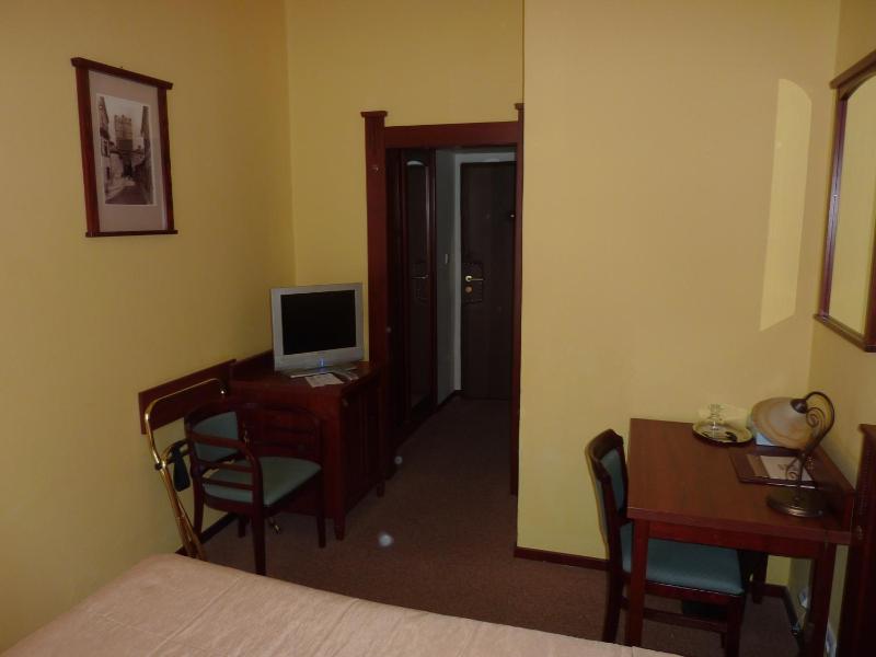 Single Room image 2