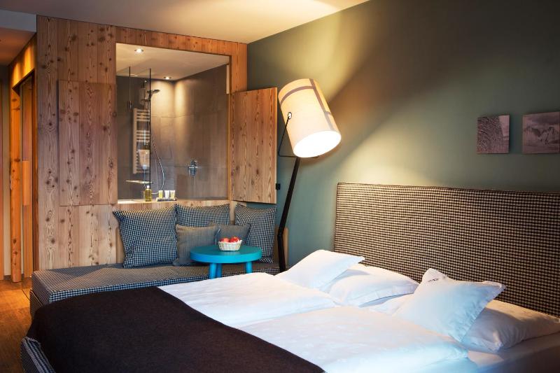 Double Room with Balcony and Mountain View image 3