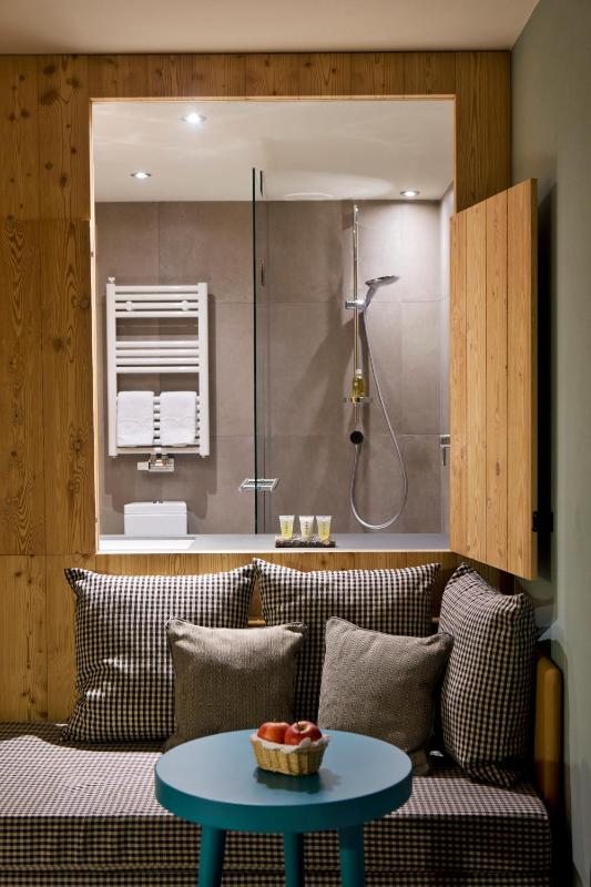 Double Room with Balcony and Mountain View image 4