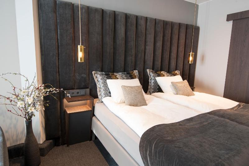 Double Room with Private Bathroom image 1