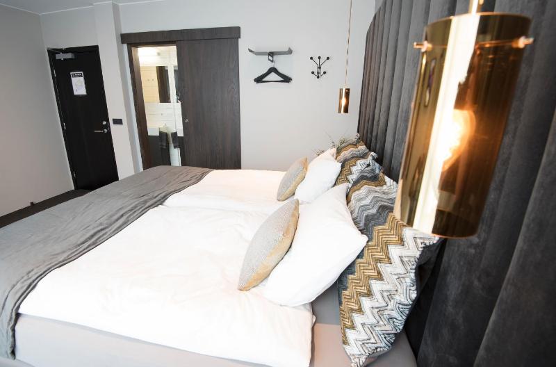 Superior Quadruple Room with Private Bathroom image 4