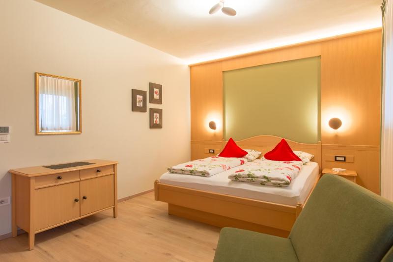 Superior One-Bedroom Apartment image 2