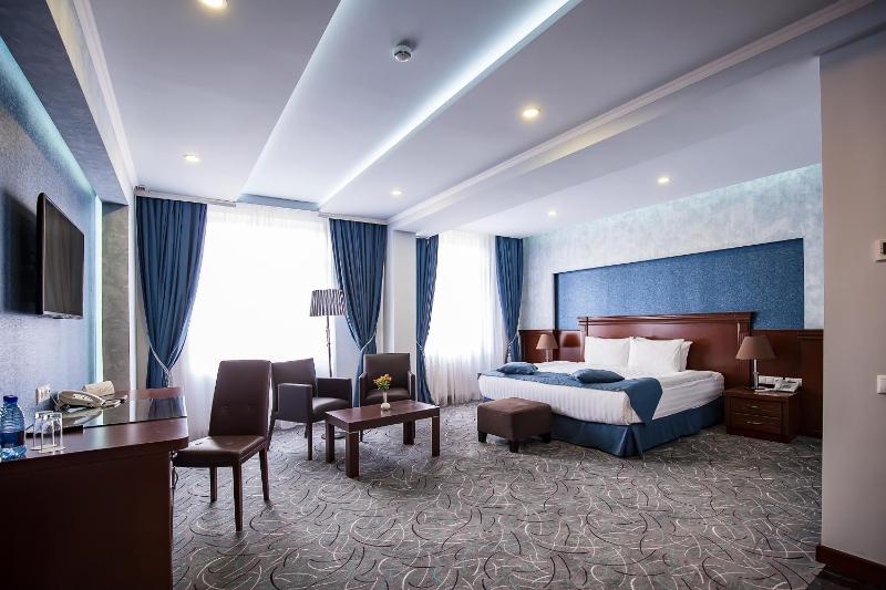 Superior Double or Twin Room image 3