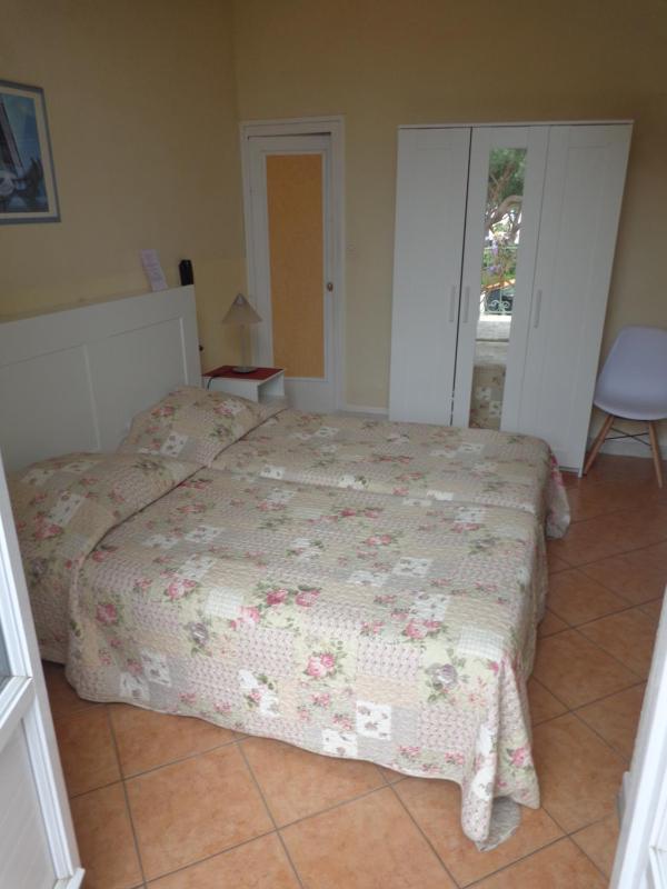 Twin Room with Sea View image 4