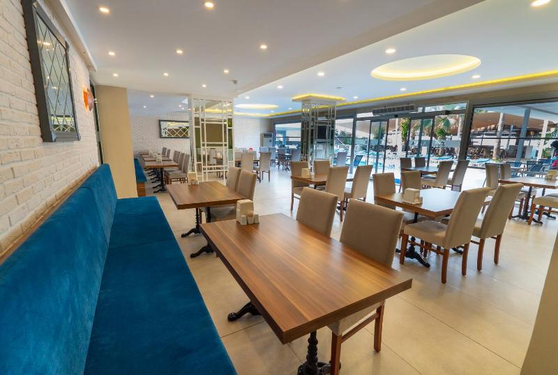 Azak Beach Hotel - image 2