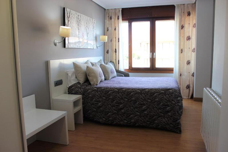 Double or Twin Room image 3