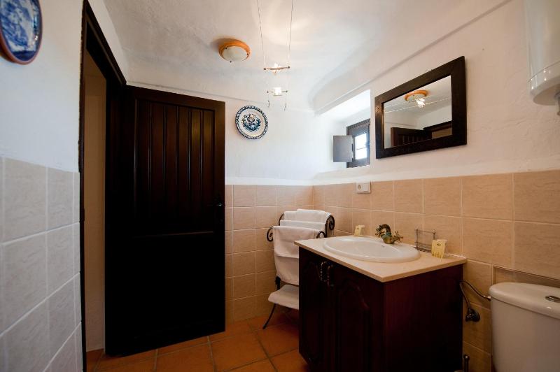 Standard Triple Room image 2