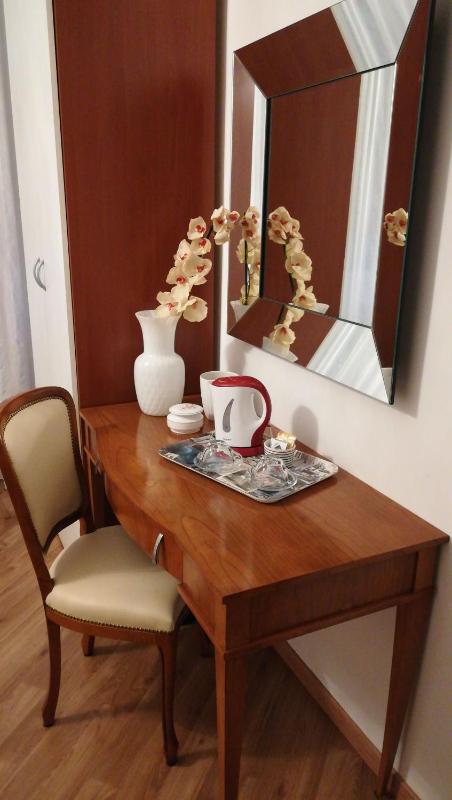 Deluxe Double Room with Private Bathroom image 4