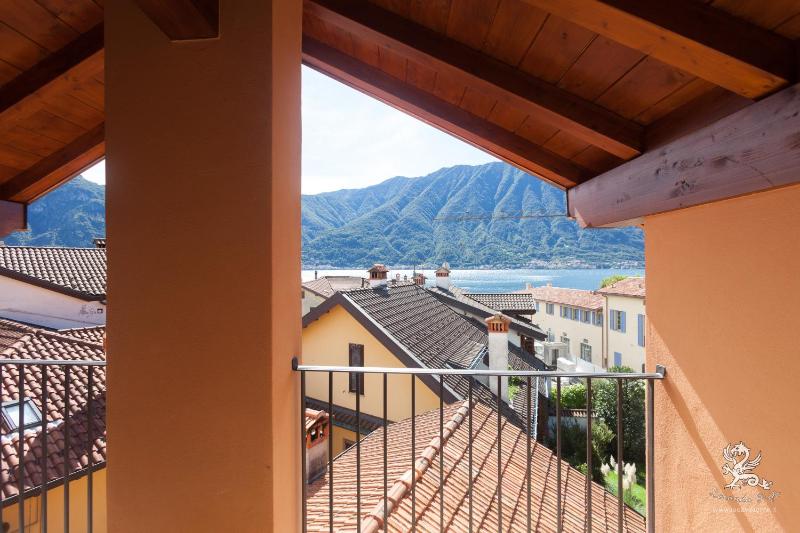 Double Room with Lake View image 4