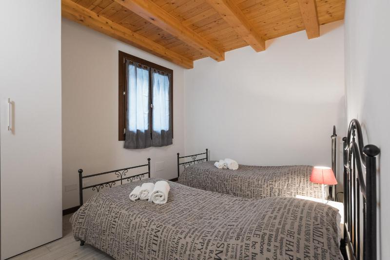 Two-Bedroom Apartment - Via Scarsellini n. 27  image 4