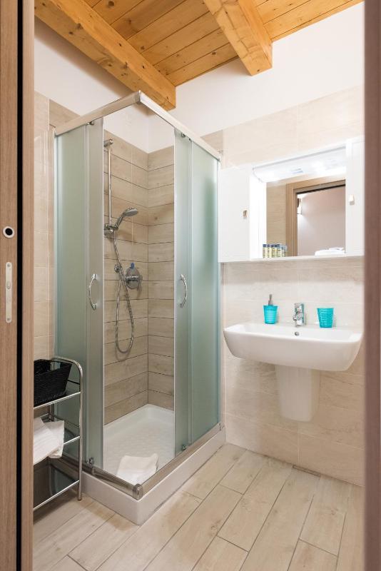 Two-Bedroom Apartment - Via Scarsellini n. 27  image 3