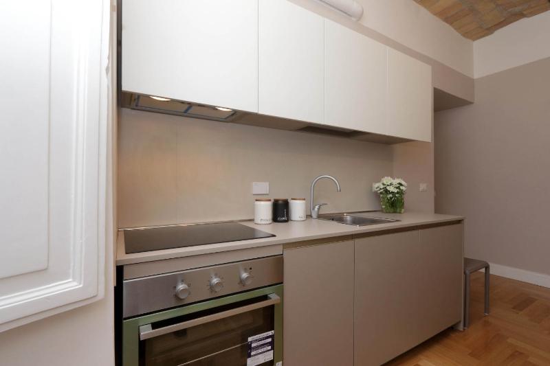 Two-Bedroom Apartment (4 Adults) - V. San Giovanni in Laterano 250 image 4