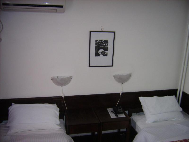 Economy Triple Room image 1