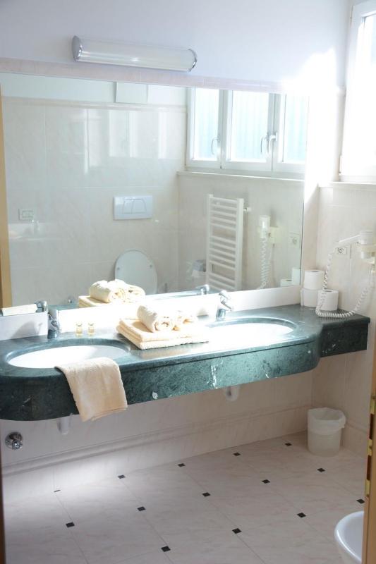 One-Bedroom Apartment with Balcony image 4