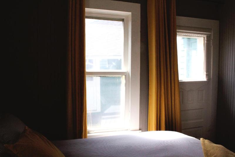 Deluxe Queen Room image 4