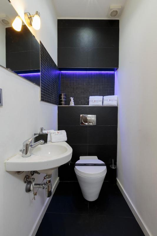 Deluxe Two-Bedroom Apartment with Balcony image 2