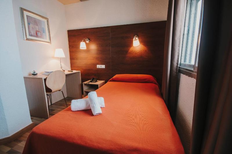 Single Room image 2