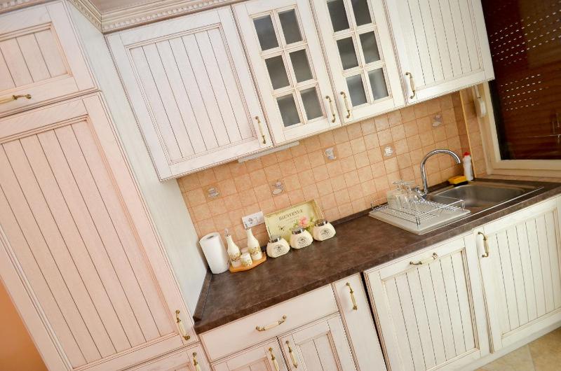 Central Apartment - image 5