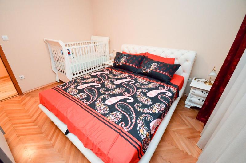 Central Apartment - image 4