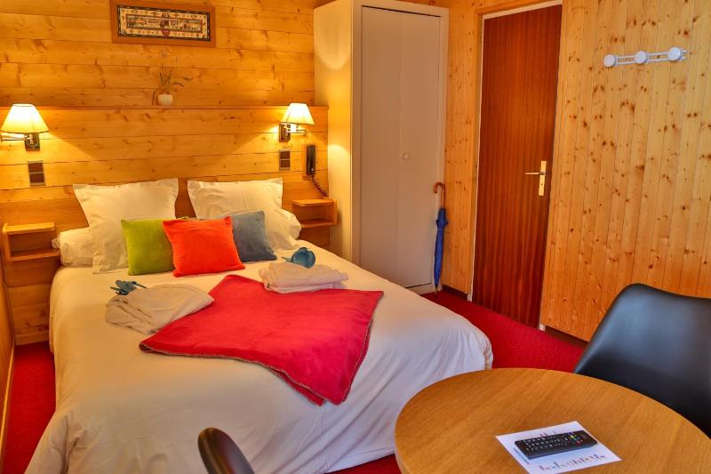 Deluxe Double or Twin Room with Balcony image 3