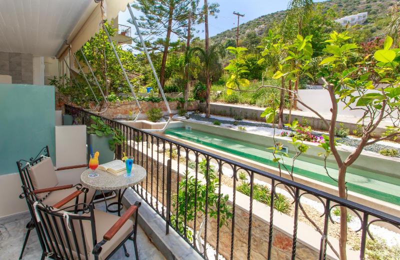 Single Room with Garden View image 4