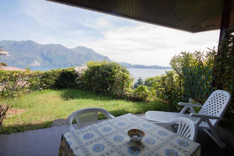 Studio with Garden and Lake View image 3