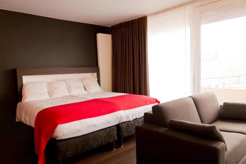 Deluxe Suite image 1