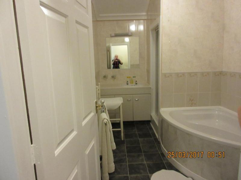 Double or Twin Room with Garden View image 2
