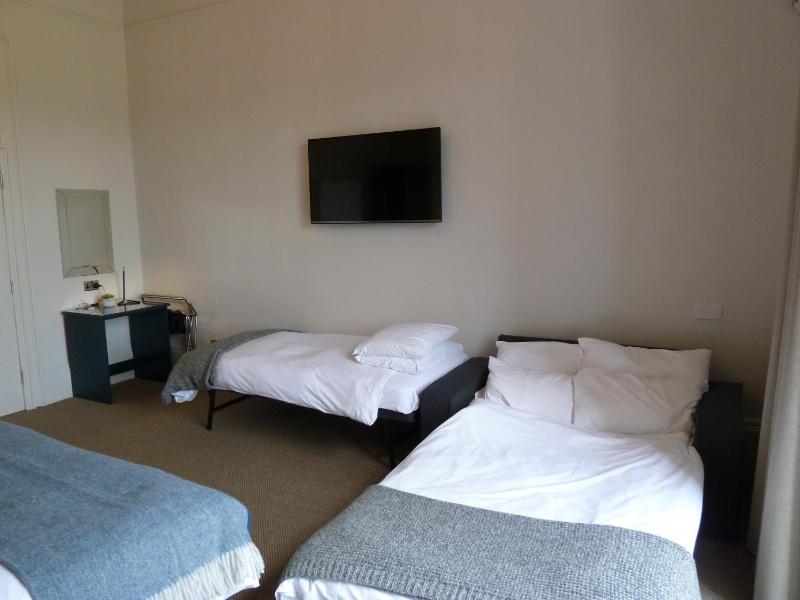 Quadruple Room image 4