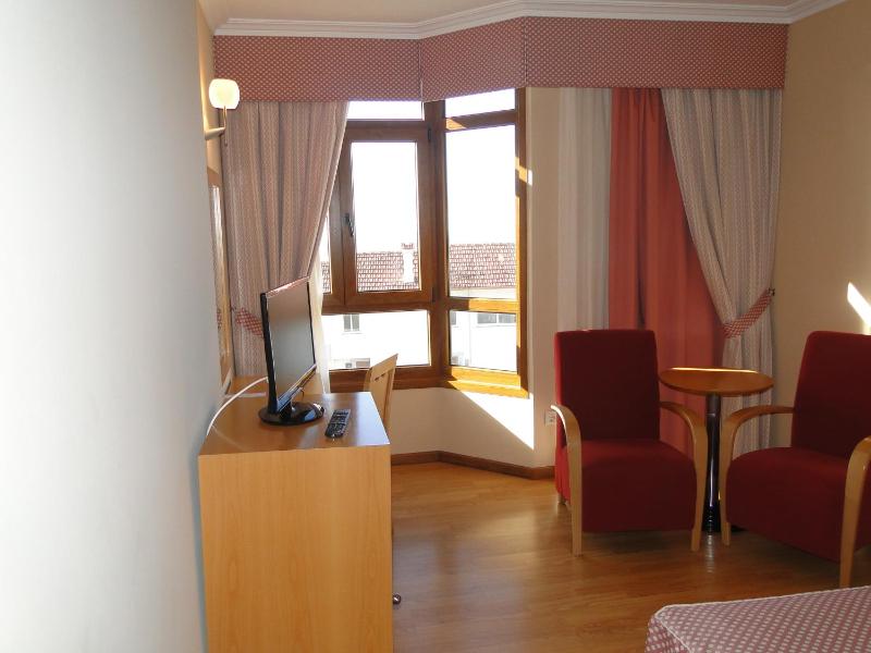 Twin Room with Sea View image 3