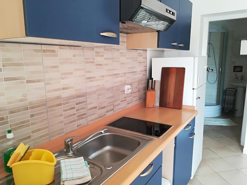 One-Bedroom Apartment with Balcony with Garden View image 3
