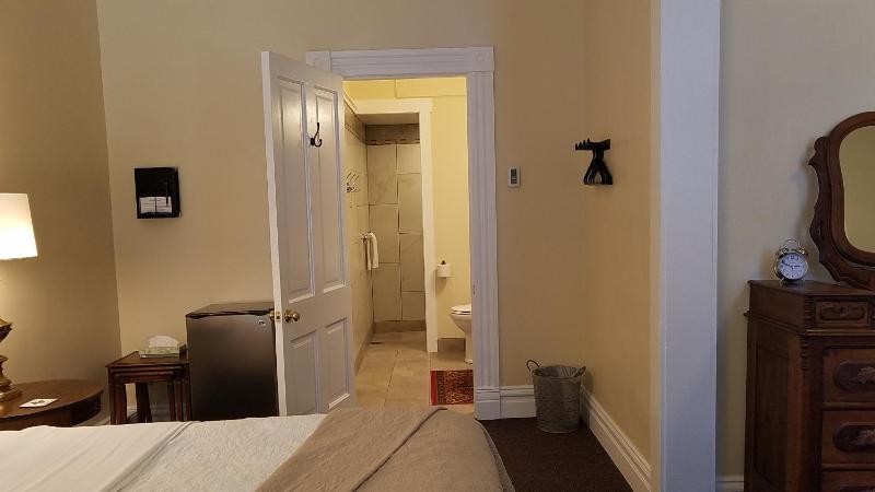 Deluxe King Room image 4