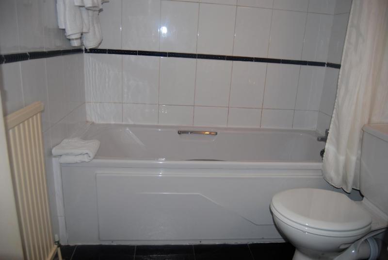 Triple Room Ensuite image 4