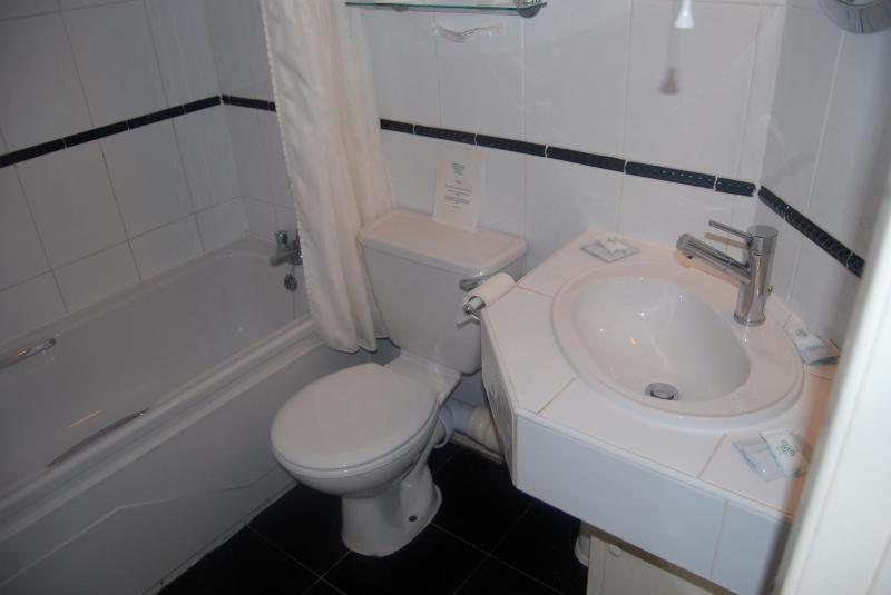 Triple Room Ensuite image 2