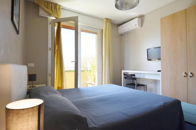 Double or Twin Room image 3