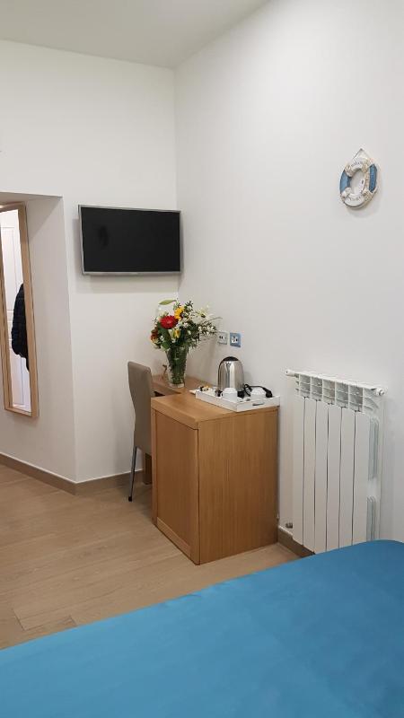 Deluxe Room image 3
