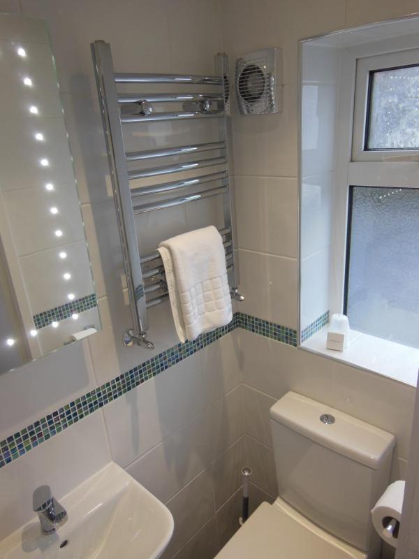 Single Room with Shower image 2