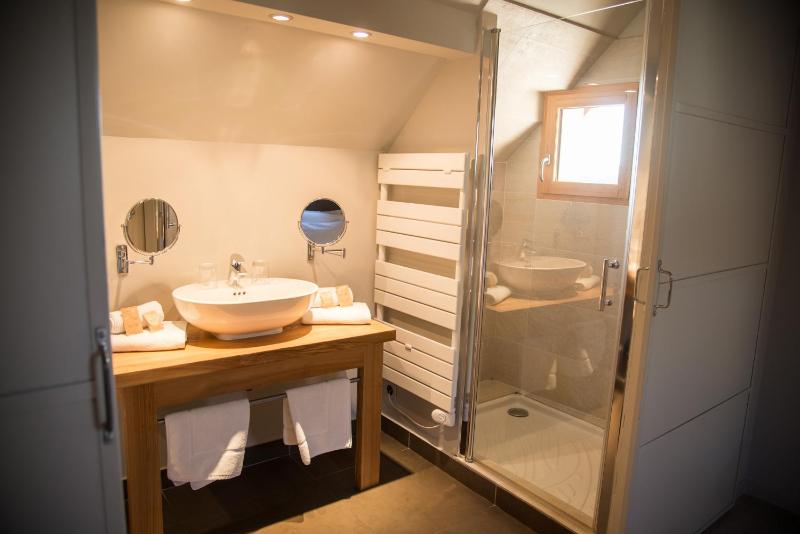 Triple Room with Garden View image 2